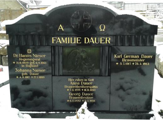 Grabstein der Familie Dauer auf dem Friedhof Priesendorf